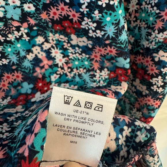 Van Heusen floral print blouse, size small - Picture 4 of 5